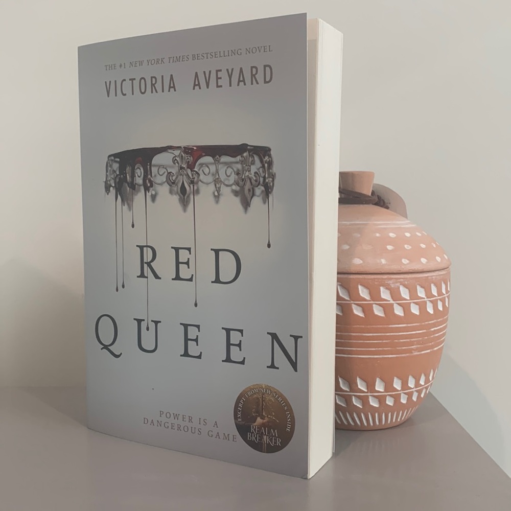 New: Red Queen, By: Victoria Aveyard
